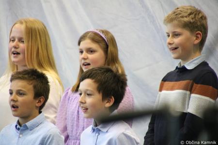 Otroci Osnovne šole Šmartno v Tuhinju z glasbo razpeli jadra (22)